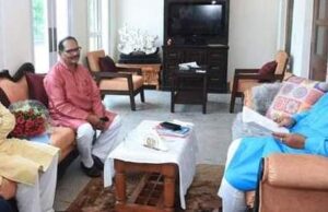 अम्बिकापुर-बनारस मार्ग को राष्ट्रीय राजमार्ग का दर्जा देने गडकरी से मिले टेकाम, सौंपी सर्वे रिपोर्ट