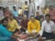 रेलवे टिकट चेकिंग स्टाफ परिवार ने स्टेशन में सुनी भगवान सत्यनारायण की कथा