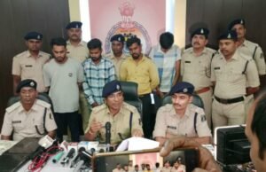 आनलाइन सट्टेबाजों का बड़ा रैकेट पकड़ाया, 10 लाख नकद, 30 मोबाइल फोन, 10 लैपटॉप और 10 एटीएम बरामद, 4 गिरफ्तार