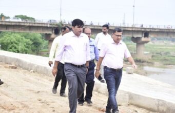 कलेक्टर संजीव झा, निगम आयुक्त कुणाल दुदावत ने अरपा तट संवर्धन योजना के कार्यों का किया निरीक्षण