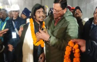 सुरंग में फंसे मजदूरों को 16 दिनों के बचाव अभियान के बाद सुरक्षित निकाला गया
