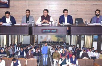 किसानों को बांटे जाएंगे बोनस प्रमाण पत्र, डॉक्टरों के लिए केपिटल लेटर में दवा पर्ची लिखना अनिवार्य