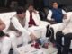 केंद्रीय पर्यवेक्षक सर्वानंद सोनवाल और अर्जुन मुंडा ठाकरे परिसर पहुंचे, थोड़ी देर में विधायक दल की बैठक