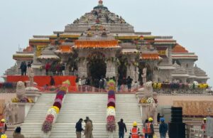 राम मंदिर को मिले बेहद बेशकीमती तोहफे, हीरे का खास हार, 108 फीट लंबी धूपबत्ती,1265 किलो का लड्डू भी