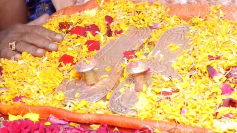 shreeram-charan-paduka.jpg