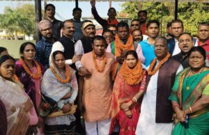 भाजपा समर्थित पुष्पा सिंह एक वोट से जीतकर सबसे बड़ी जनपद पंचायत की अध्यक्ष बनीं