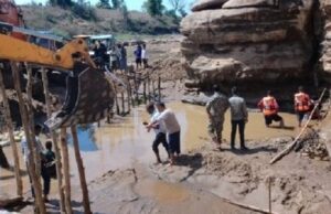CG News : मछली पकड़ने गया युवक गुफा के अंदर फंसा, पोकलेन मशीन से खुदाई कर बाहर निकाला गया शव