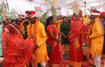 CM Kanya Vivah Yojana : मुख्यमंत्री कन्या विवाह योजना में 200 जोड़े बंधे परिणय सूत्र में
