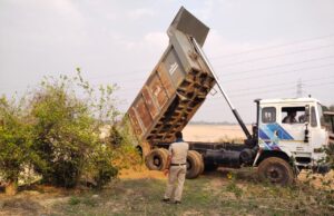 Illegal sand mining: अवैध रेत खनन पर बड़ी कार्रवाई, जब्त कर पुनः नदी में डाली गई