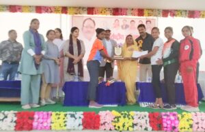 विधायक शकुंतला पोर्ते व एसपी एमआर आहिरे ने विजेता खिलाड़ियों को किया पुरस्कृत