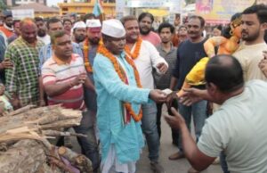 Kavasi Lakhma: नोट बांटते कांग्रेस प्रत्याशी कवासी लखमा की फोटो वायरल, एफआईआर दर्ज