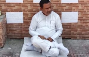 CG elections: टिकट नहीं मिलने से नाराज कांग्रेस नेता का सवाल बिलासपुर के नेताओं की उपेक्षा क्यों ? राजीव भवन के सामने धरना