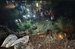 Bus fell into a ditch: छत्तीसगढ़ के दुर्ग जिले में खाई में गिरी बस, 14 की मौत, 17 घायल