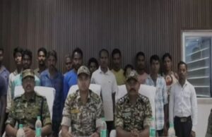 Naxalite Surrender: 8 लाख का इनामी समेत 16 नक्सलियों ने किया पुलिस के सामने किया आत्मसमर्पण