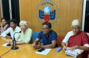 Questions on encounters: नक्सलवाद उन्मूलन का नाम देकर निर्दोष आदिवासियों पर चलाई जा रहीं गोलियां – छत्तीसगढ़ बचाओ आंदोलन