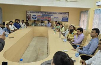 Non government educational institution association: अहमद मोमिन अशासकीय शिक्षण संस्था संघ के संरक्षक, डा.एकता शुक्ला अध्यक्ष