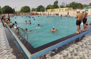 passion for swimming: स्विमिंग पूल की सौगात से शहरवासियों में छाया तैराकी का जुनून
