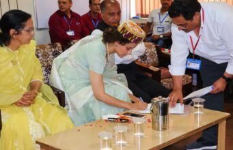 Kangna Ranaut: बालीवुड अभिनेत्री कंगना रनौत ने मंडी लोकसभा सीट से दाखिल किया नामांकन पत्र