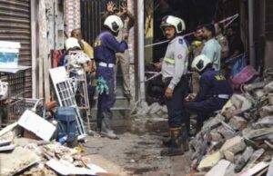 Cooking gas cylinder exploded: रसोई गैस सिलेंडर फटने से घर में लगी आग,9 लोग गंभीर