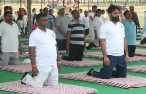 International yoga day: गणमान्य नागरिकों के साथ विधायक, कलेक्टर और अधिकारी-कर्मचारियों ने किया योगाभ्यास