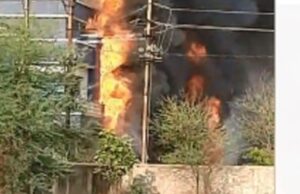 Fierce demonstration by Satnami community: प्रदर्शनकारियों ने कलेक्टर कार्यालय में सरकारी गाड़ियां फूंकी, गिरौदपुरी धाम के जैतखाम में तोड़फोड़, न्यायिक जांच के आदेश