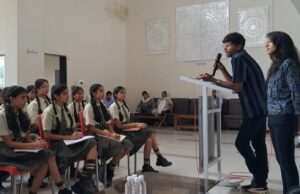 IITians’ career tips to school students: आईआईटियंस भाई-बहन ने एसआरवीएम के बच्चों को दिए करियर के टिप्स