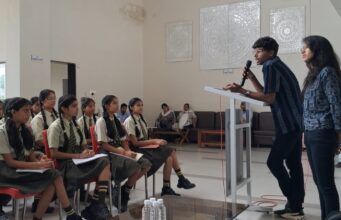IITians’ career tips to school students: आईआईटियंस भाई-बहन ने एसआरवीएम के बच्चों को दिए करियर के टिप्स