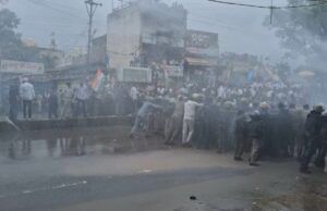 Congress gherao of Assembly: विधानसभा घेराव के लिए निकले कांग्रेस कार्यकर्ताओं ने तोड़ी बैरिकेडिंग, पुलिस ने चलाया वाटर कैनन