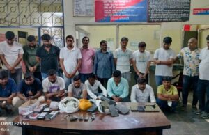 Gambling at the Dam कोरी डैम में जुआरियों ने लगाए थे फड़, 22 गिरफ्तार, 7 कारें और साढ़े 3 लाख नकद जब्त