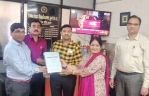 IPS Santosh Singh got PhD: आईपीएस संतोष कुमार सिंह को पीएचडी की उपाधि, रायपुर के हैं एसएसपी