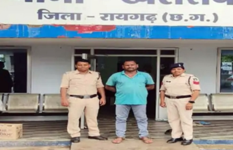 Dirty talk on phone with female employee: महिला कर्मचारी से फोन पर गंदी बात , फरार शिक्षक पुलिस गिरफ्त में