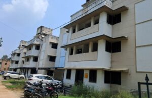 Thieves raid government residences: एक ही रात अधिकारी -कर्मचारियों के 8 आवासों के ताले टूटे