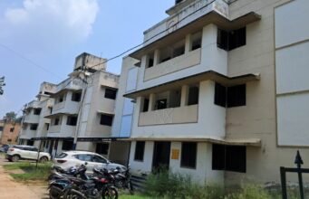 Thieves raid government residences: एक ही रात अधिकारी -कर्मचारियों के 8 आवासों के ताले टूटे