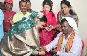 Raksha Bandhan: मंत्री बहन ने विधायक भाई को राखी बांधी, रिश्ते का फर्ज निभाने का वचन लिया