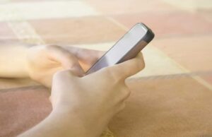 Mobile phone becomes fatal for child: मोबाइल नहीं देने पर 13 साल के बच्चे ने फांसी लगाकर जान दे दी