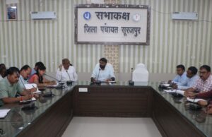 School education: स्कूलो में बच्चों की सौ फीसदी उपस्थिति सुनिश्चित करें- कलेक्टर