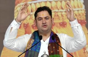 Shrimad Bhagwat Katha Week: वस्तु देना अर्पण और स्वयं को दे देना समर्पण है -पुण्डरीक गोस्वामी