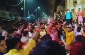 Stone pelting in Ganesh Utsav: गणेश विसर्जन के दौरान मूर्ति पर पथराव, आरोपियों की गिरफ्तारी तक विसर्जन नहीं करने पर अड़े लोग