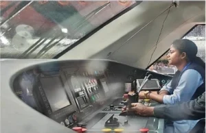 Female Loco Pilot: झारखंड की ऋतिका तिर्की भारतीय रेल की महिला लोको पायलट चला रही हैं वंदे भारत एक्सप्रेस