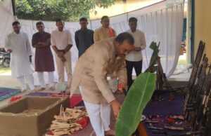 Worship of weapons: विजयादशमी पर्व पर एसएसपी ने किया पुलिस लाइन में शस्त्र पूजन