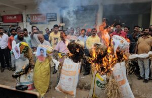 Surajpur incident: प्रधान आरक्षक की पत्नी-बेटी की हत्या के विरोध में प्रदर्शन, आरोपियों को फांसी देने मांग