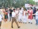 Sangh ka path sanchalan: संघ के पथ संचलन का नगर में पुष्पवर्षा कर स्वागत