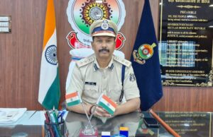 New SP takes charge: सूरजपुर के नए एसपी प्रशांत कुमार ठाकुर ने पदभार संभाला
