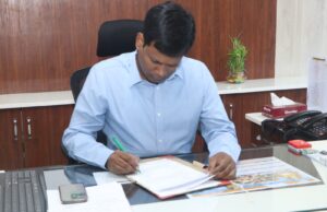 New collector takes over charge: नवपदस्थ कलेक्टर एस.जयवर्धन ने पदभार संभाला, कार्यालयों का किया निरीक्षण