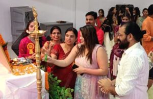 Garba in SRVM: साधुराम विद्या मंदिर की गरबा नाइट में अभिभावकों के साथ जमकर थिरके बच्चे