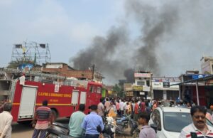 Big incident : प्रधान आरक्षक की पत्नी और बेटी की हत्या से शहर में तनाव, भीड़ ने संदेही का घर जलाया
