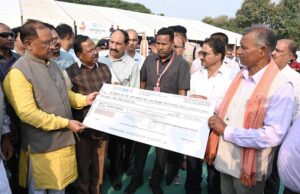Agricultural Fair: विकसित भारत बनाने में किसानों का योगदान महत्वपूर्ण: विष्णु देव साय