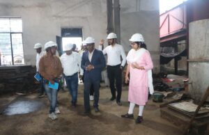 Maa Mahamaya Sugar Factory: गन्ना उत्पादक किसानों की आय बढ़े, अधिकारी योजनाएं तैयार करें-कलेक्टर
