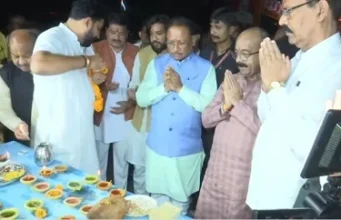 Chhattisgarh foundation day: छत्तीसगढ़ राज्य स्थापना दिवस पर 11 हजार दीपों से झिलमिला उठा नवा रायपुर , मुख्यमंत्री ने दी बधाई