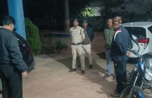 Police night patroling: चेकिंग पर निकले एसएसपी के निर्देश , आमजनता में सुरक्षा की भावना कायम रखने सजगता से करें रात्रि गश्त